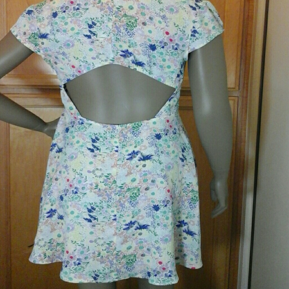 Dress - Picture 6 of 8